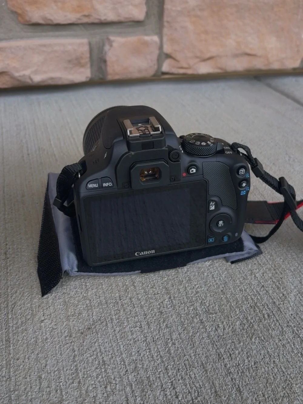 Canon EOS Rebel SL1 18.0MP Digital SLR Camera - Black with accessories - Picture 6 of 7